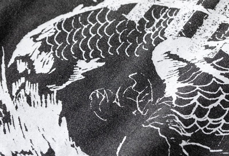 Black and White Totem Dragon Print Washed Distressed Women's Short-sleeved T-shirt-ABT14BK - 图片 8